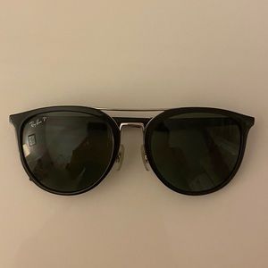Black Polarized Ray-Ban sunglasses
